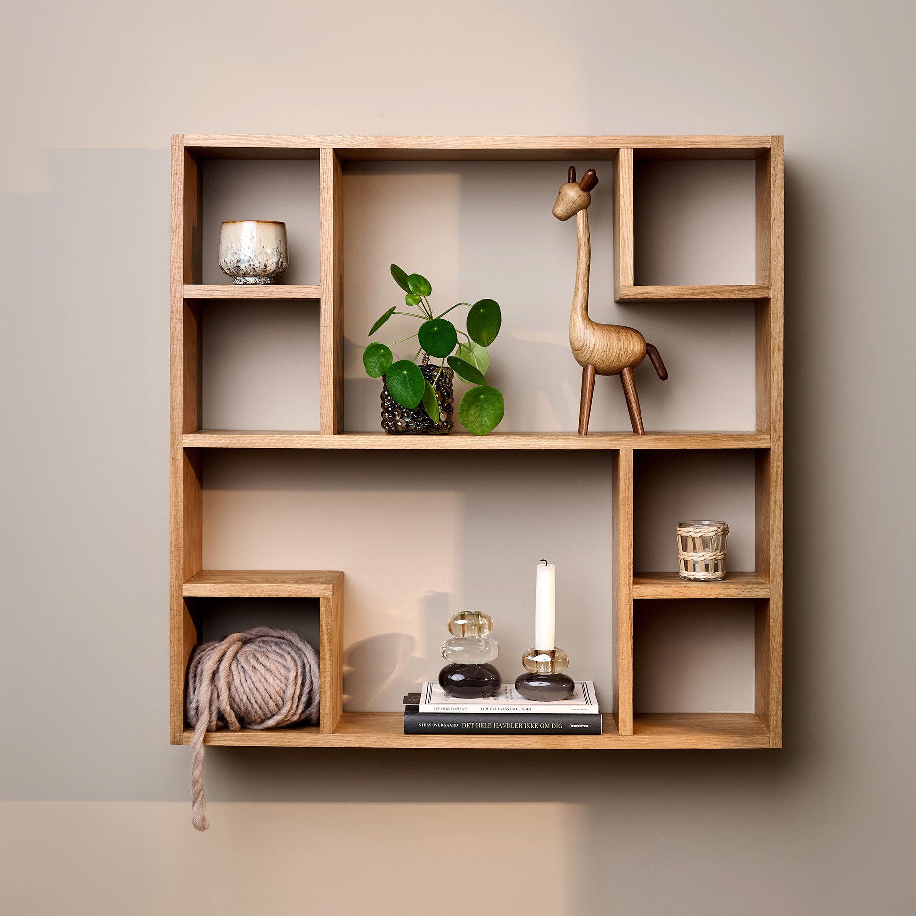 Keeper II væghylde, FSC certificeret egetræ 8D 70x70 cm